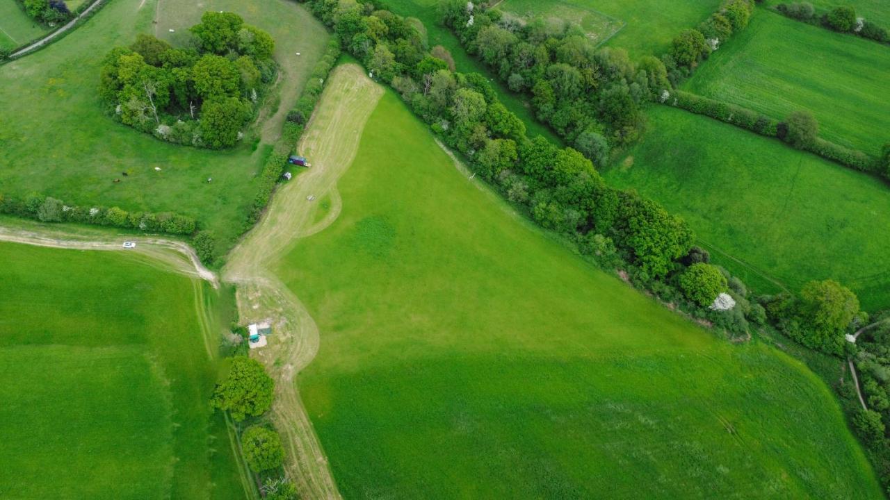 Quirky Vintage Horsebox Conversion With Stunning Views Of Ardingly Reservoir Balcombe Exterior foto